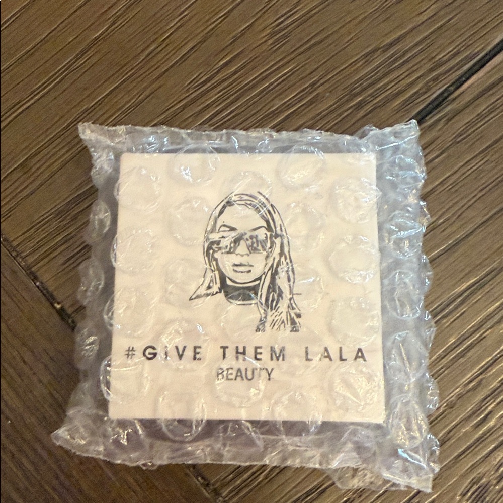 Give Them Lala Beauty Bronzer & Contour Palette - Cream